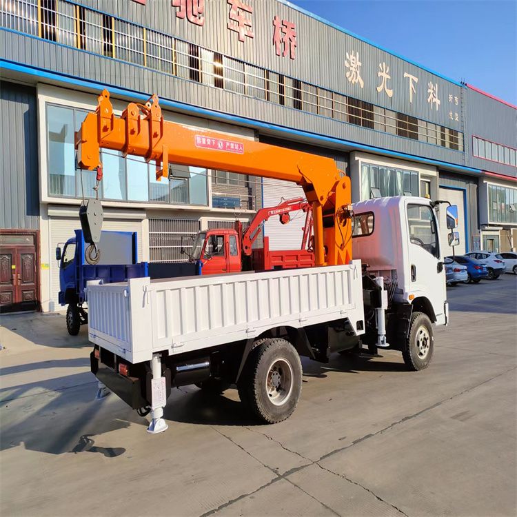 新巴尔虎左旗三轮随车吊定制 农用改装机自备吊中瑞长期出售